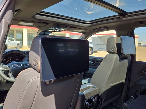 New 2026 GMC Yukon XL AT4 w/ AT4 Premium Plus Package AWD/4WD image 9