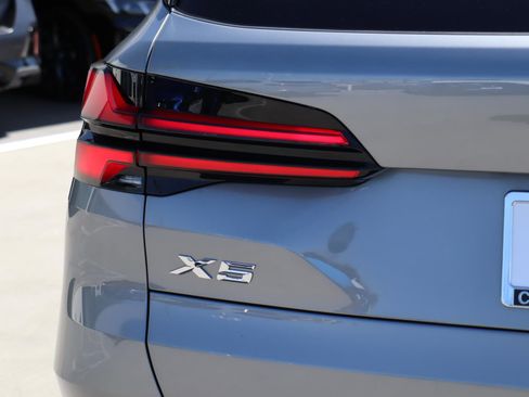 Used 2025 BMW X5 xDrive40i w/ Premium Package image 5