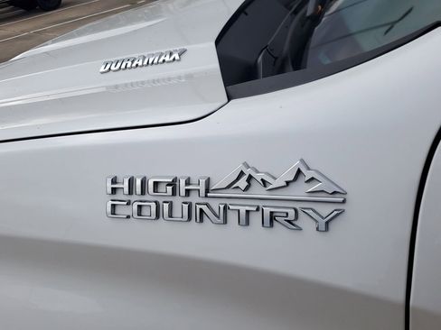 Used 2020 Chevrolet Silverado 1500 High Country w/ Technology Package image 9