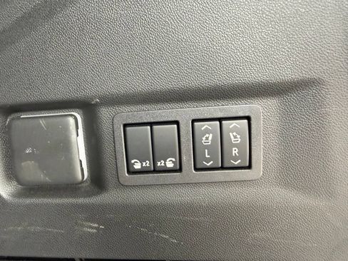Used 2024 GMC Yukon AT4 AWD/4WD image 21