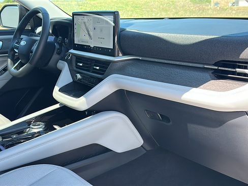 Used 2025 Ford Explorer Platinum w/ Ultimate Package image 24