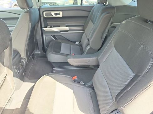 Used 2024 Ford Explorer XLT image 12