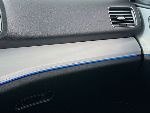 Used 2024 Mercedes-Benz GLE 350 4MATIC w/ AMG Line Exterior image 16