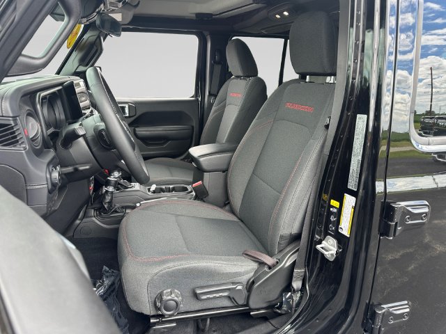 Used 2025 Jeep Wrangler Unlimited Rubicon AWD/4WD image 17