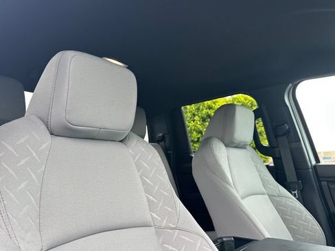 Used 2025 Toyota Tacoma SR5 AWD/4WD image 18