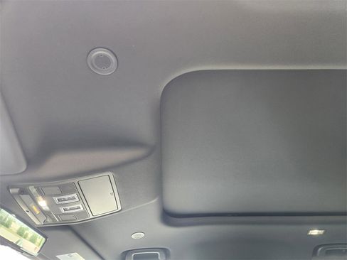 Used 2022 Land Rover Defender 110 X-Dynamic HSE image 25