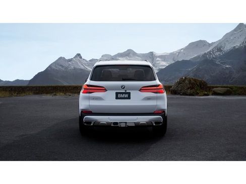 New 2026 BMW X5 xDrive50e image 5