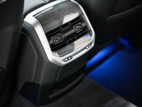 Used 2023 BMW 760i xDrive image 29