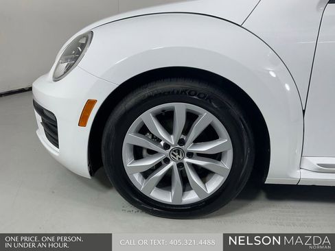 Used 2017 Volkswagen Beetle 1.8T Classic FWD image 10