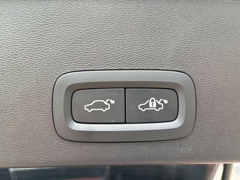 Certified 2023 Volvo XC40 B5 Ultimate w/ Protection Package Premier AWD/4WD image 42