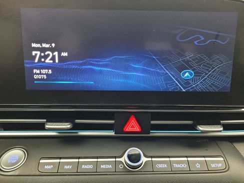 Used 2024 Hyundai Elantra SEL image 25