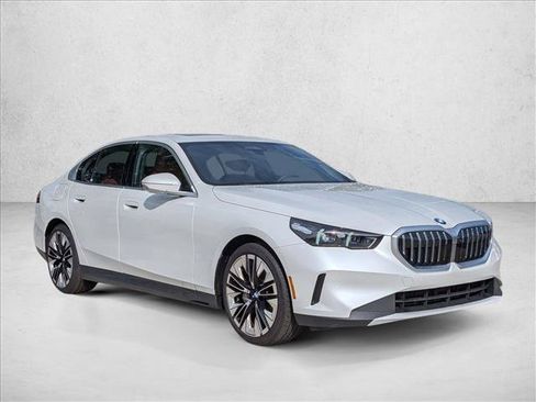 Used 2026 BMW 540i xDrive AWD/4WD image 3