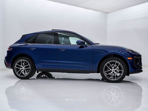 Certified 2022 Porsche Macan image 9