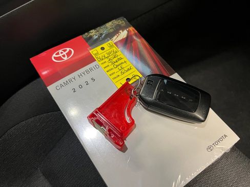 Used 2025 Toyota Camry LE image 38