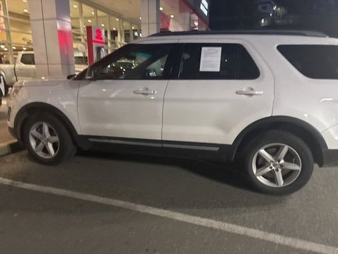 Used 2017 Ford Explorer XLT w/ Equipment Group 202A image 18