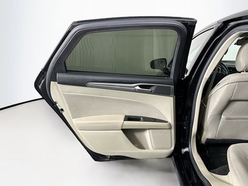 Used 2019 Ford Fusion SE image 27