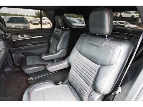 Certified 2025 Ford Explorer ST-Line w/ Premium Package RWD image 13