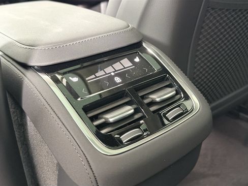 New 2026 Volvo XC90 B5 Core AWD/4WD image 25