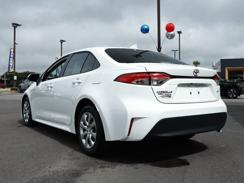 Used 2025 Toyota Corolla LE w/ Convenience Package FWD image 8