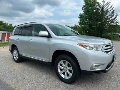 Used 2011 Toyota Highlander 2WD w/ Tech Pkg