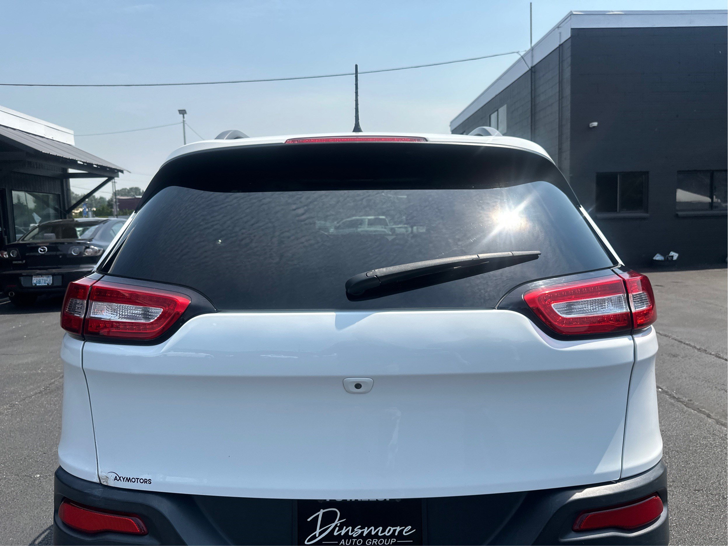 Used 2016 Jeep Cherokee Trailhawk w/ Leather Interior Group AWD/4WD image 27