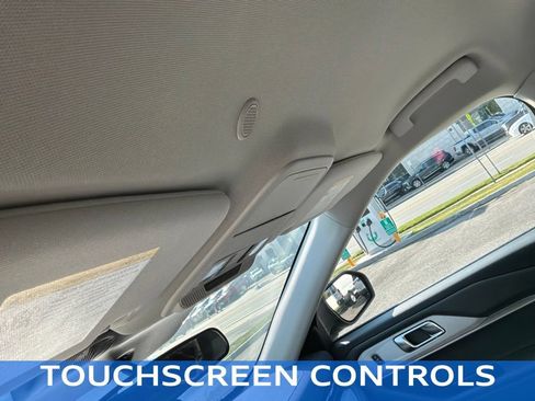 Used 2025 Ford Explorer Active AWD/4WD image 4