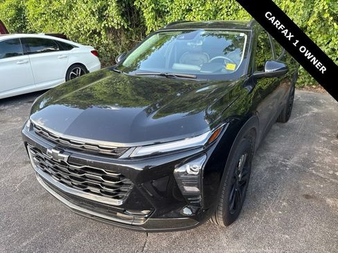 Used 2025 Chevrolet Trax ACTIV FWD image 2