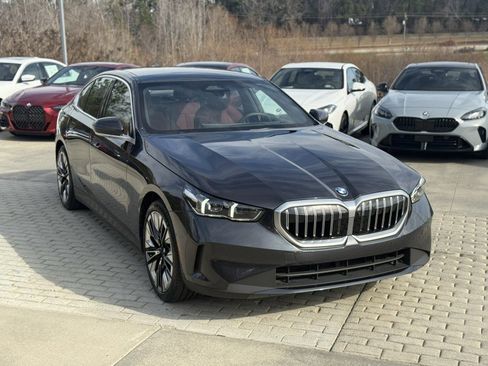 Certified 2025 BMW 530i w/ Premium Package image 8