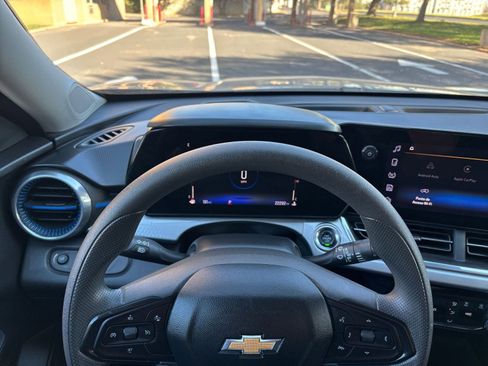 Used 2025 Chevrolet Trax LT image 28