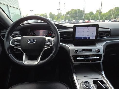 Used 2022 Ford Explorer XLT w/ Equipment Group 202A AWD/4WD image 16