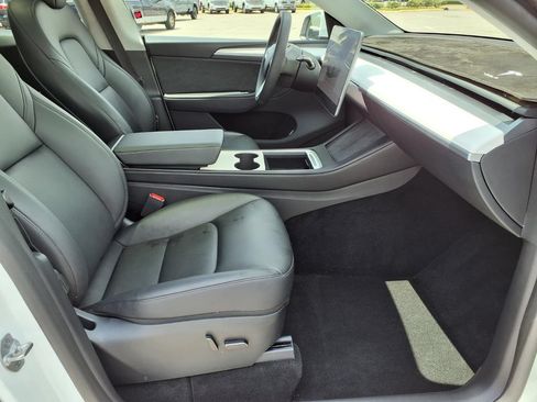 Used 2024 Tesla Model Y Long Range AWD/4WD image 12