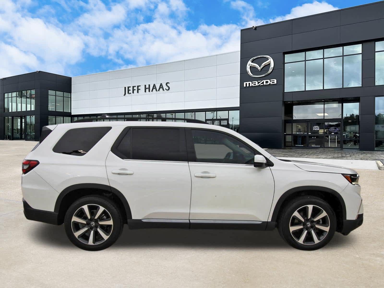 Used 2025 Honda Pilot Touring image 5