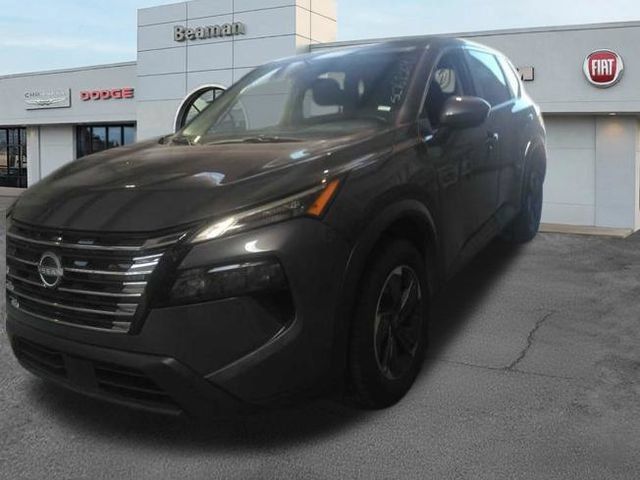 Used 2025 Nissan Rogue SV AWD/4WD image 4