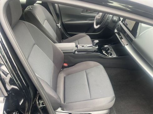 Used 2025 Toyota Prius LE image 36