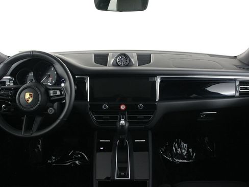 Certified 2026 Porsche Macan AWD/4WD image 11