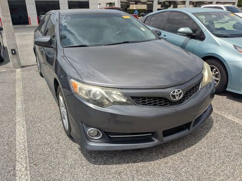 Used 2014 Toyota Camry SE FWD image 1