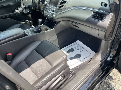 Used 2018 Chevrolet Impala LT FWD image 4