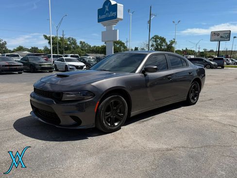 Used 2022 Dodge Charger SXT RWD image 3