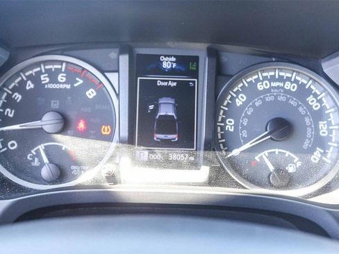 Used 2022 Toyota Tacoma TRD Sport w/ Technology Package image 23