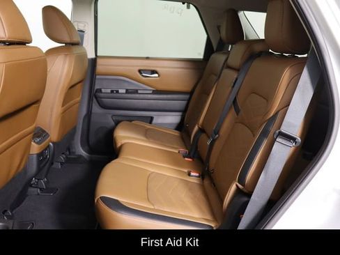 Used 2024 Nissan Pathfinder Platinum w/ Cargo Package image 16