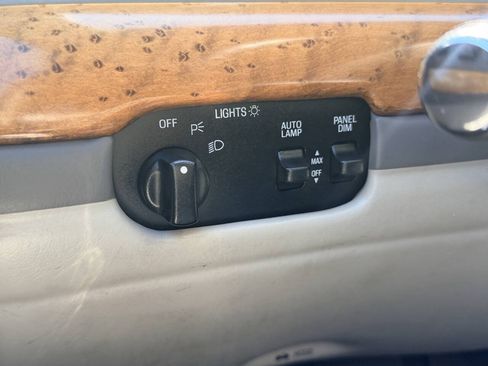 Used 1998 Lincoln Continental FWD image 11