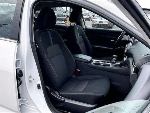 Used 2025 Nissan Sentra SV w/ All-Weather Package FWD image 9