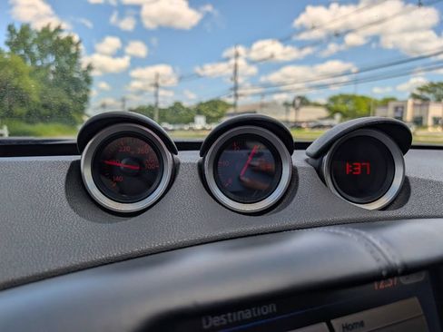 Used 2018 Nissan 370Z Touring RWD image 18