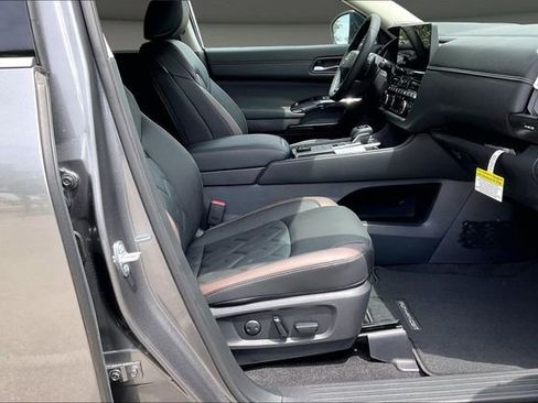 New 2026 Nissan Pathfinder Platinum AWD/4WD image 11