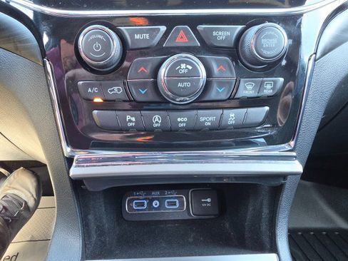 Used 2021 Jeep Grand Cherokee Laredo X AWD/4WD image 43