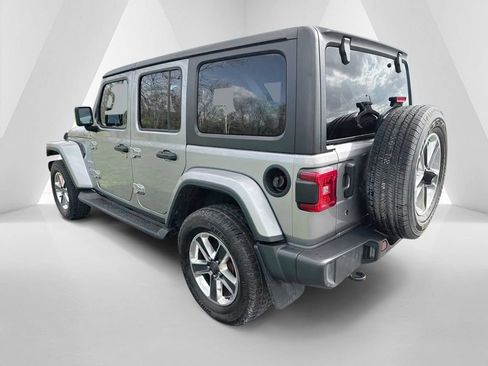 Used 2018 Jeep Wrangler Unlimited Sahara w/ Uconnect 4C Nav & Sound Group AWD/4WD image 5