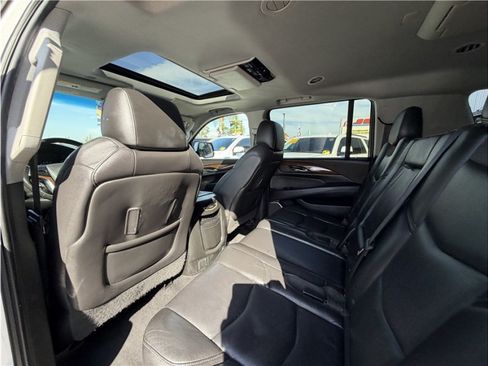Used 2018 Cadillac Escalade ESV Luxury RWD image 22