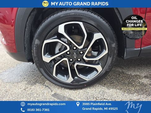 Used 2025 Chevrolet Trax RS FWD image 29