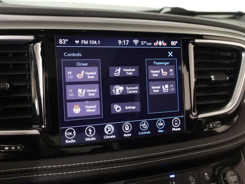 Used 2018 Chrysler Pacifica Limited w/ Advanced Safetytec Group image 9