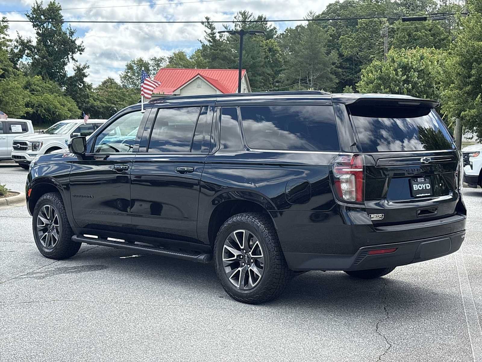 Used 2024 Chevrolet Suburban Z71 AWD/4WD image 8